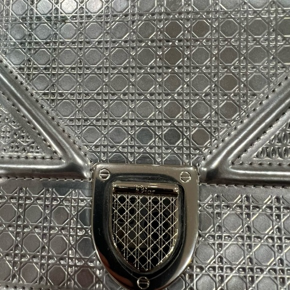 Dior wallet in chain - Picture 3 of 6